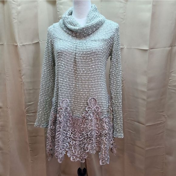 LAST CHANCE Anthropologie Ryu Mint Green Lace Trim Cowl Neck Sweater Size Medium - Picture 2 of 8